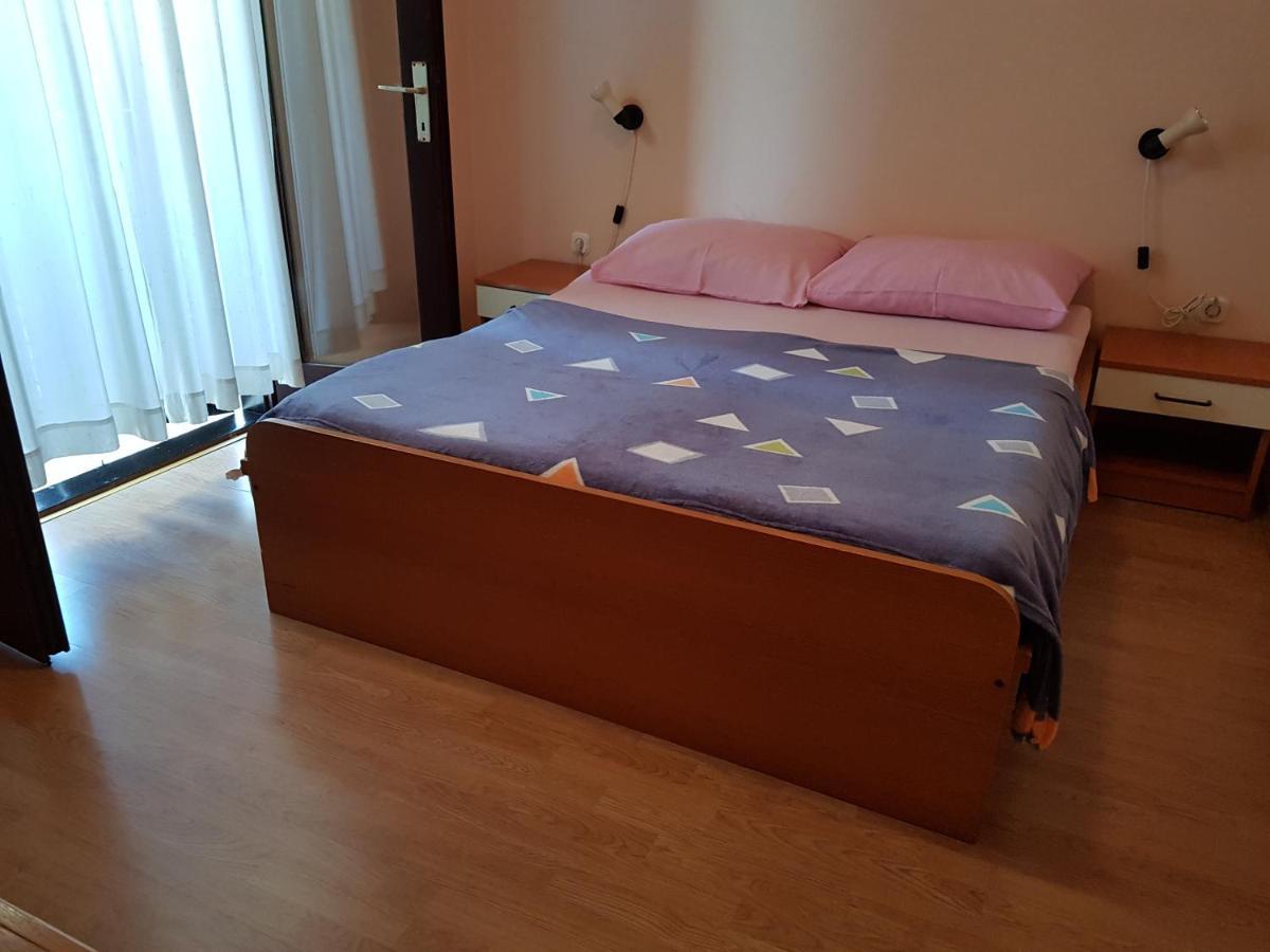 Apartmani Tommy Pag Town Esterno foto