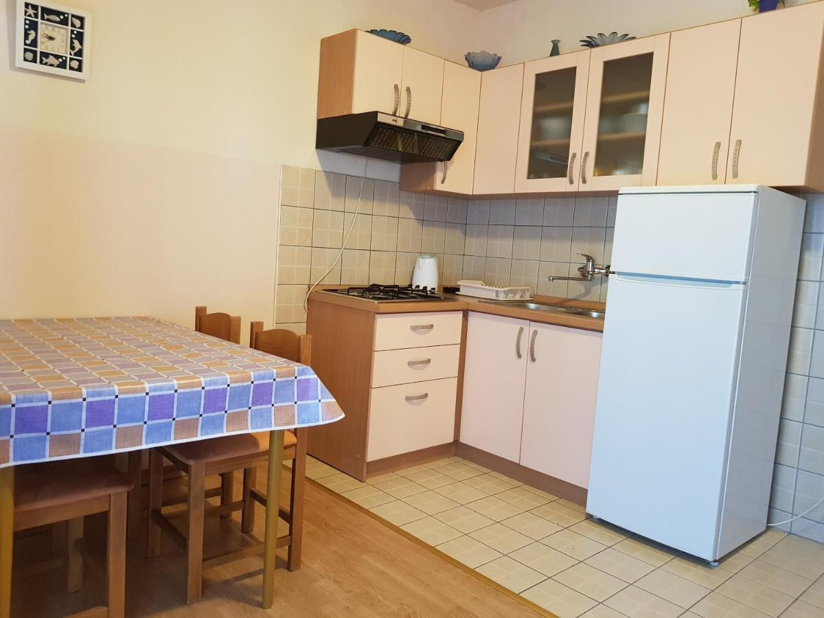 Apartmani Tommy Pag Town Esterno foto