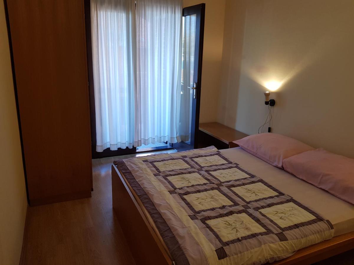 Apartmani Tommy Pag Town Esterno foto