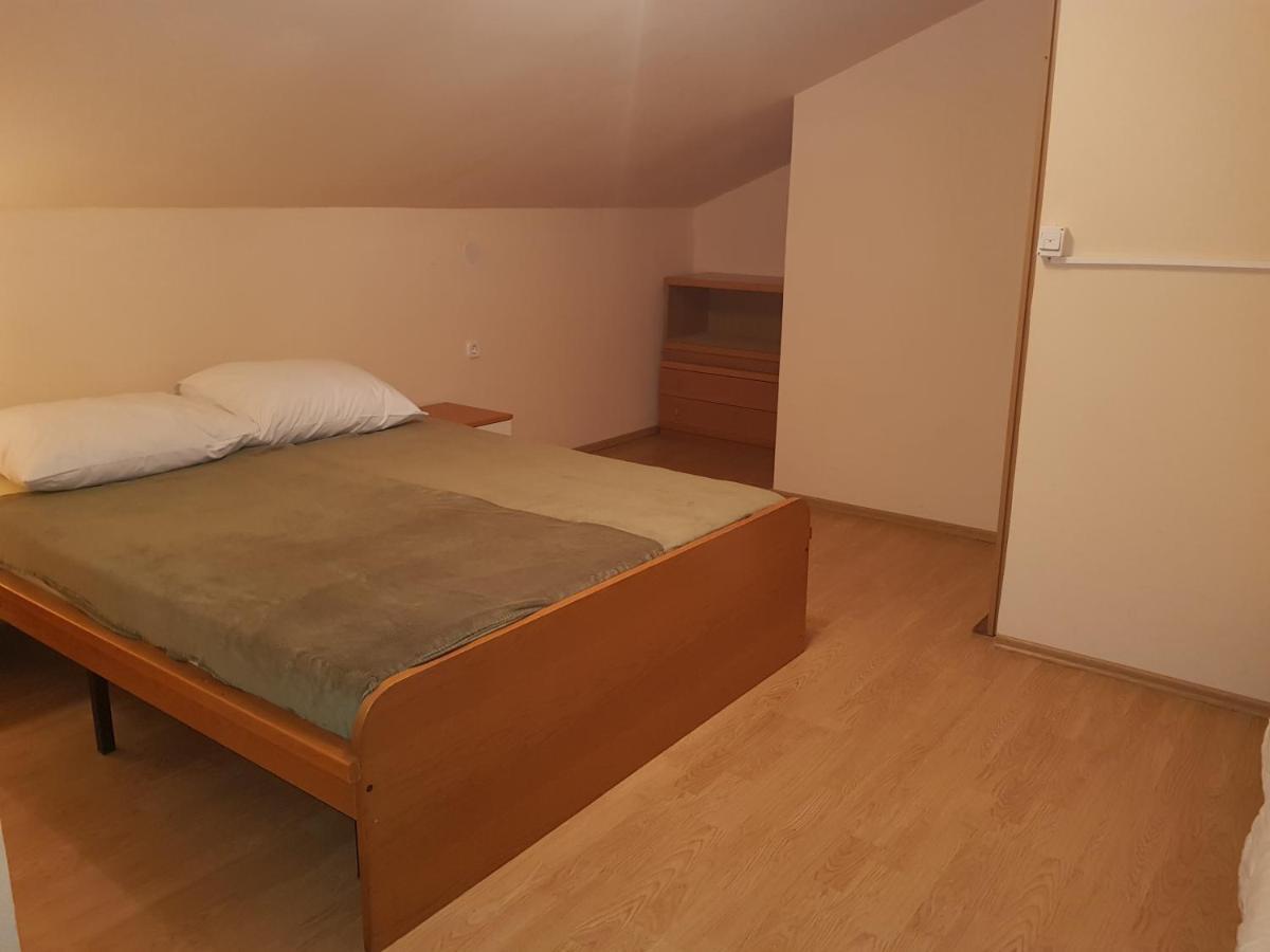 Apartmani Tommy Pag Town Esterno foto